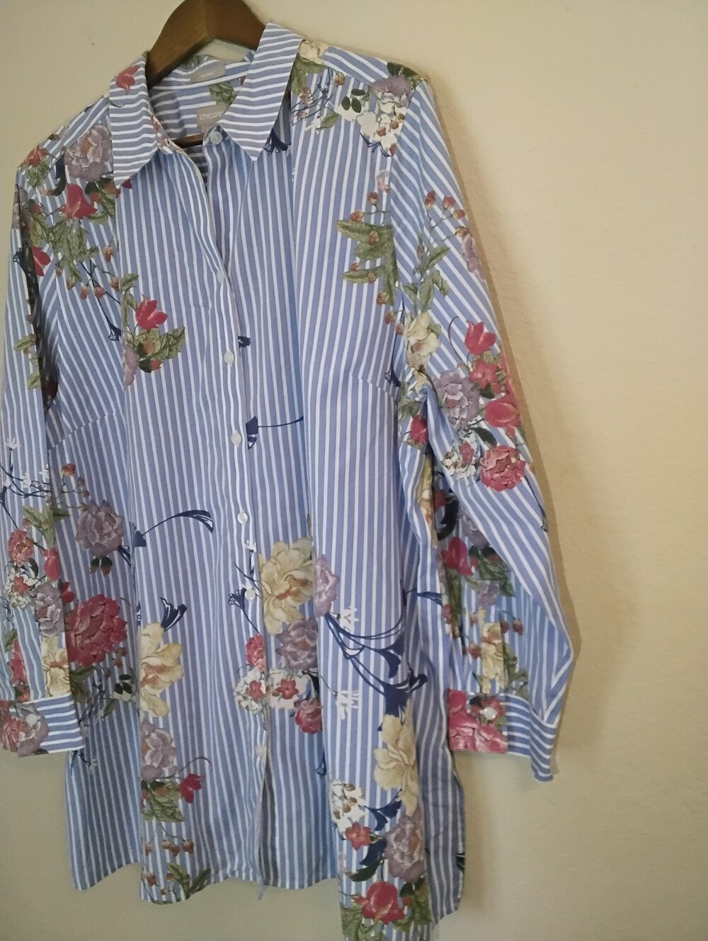 Chicos Button Down Non Iron Shirt Womens XXL Blue White Stripe Beige Red Floral - Picture 10 of 10